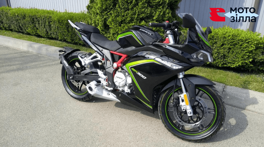 Мотоцикл Loncin зелений з чорним на титанах