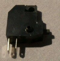 Концевой выключатель рычага заднего тормоза (диск, квадрат) (L-26)   (левая)   VDK